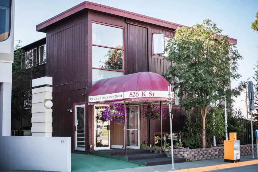Highliner Hotel - Image 1