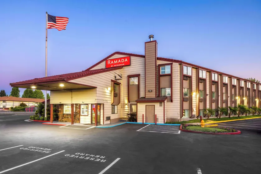 Ramada by Wyndham Medford Airport North - Image 1