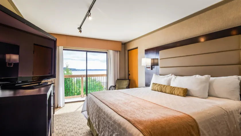 Best Western Plus Silverdale Beach Hotel - Image 1
