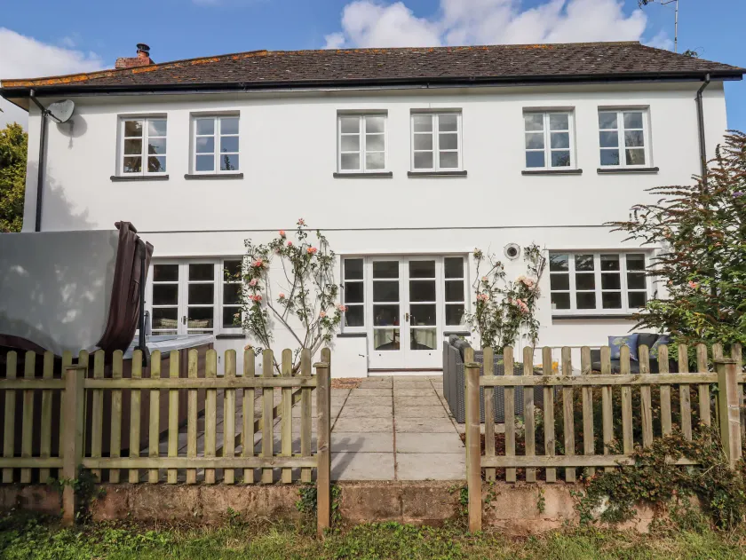 Culver Court Cottage - Image 1