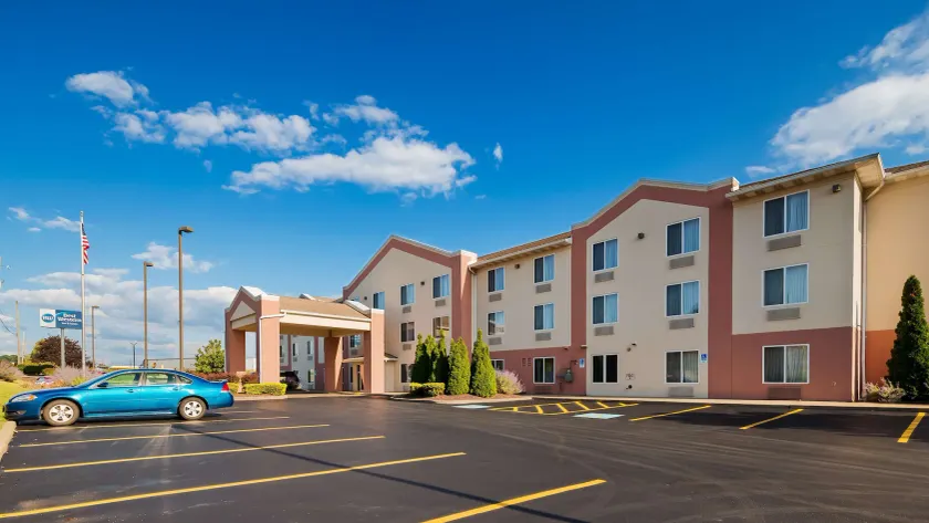 Best Western Penn-Ohio Inn & Suites - Image 1