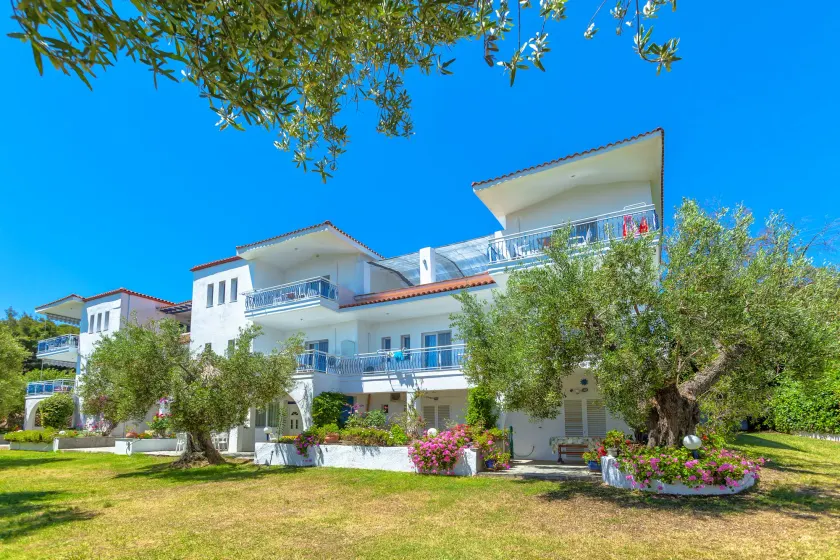 Xenios Faros Apartments - Image 1