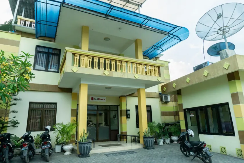 RedDoorz @ Gatot Subroto Ende - Image 1