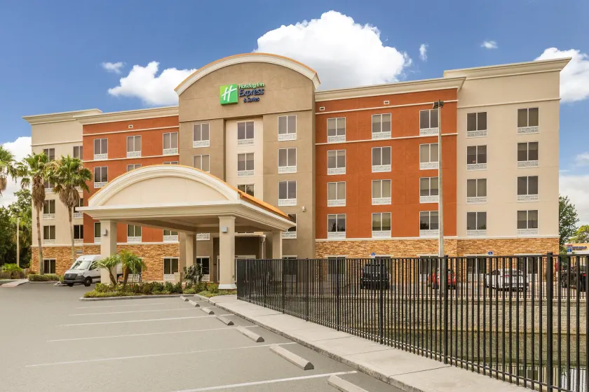 Holiday Inn Express Hotel & Suites Largo-Clearwater by IHG - Image 1