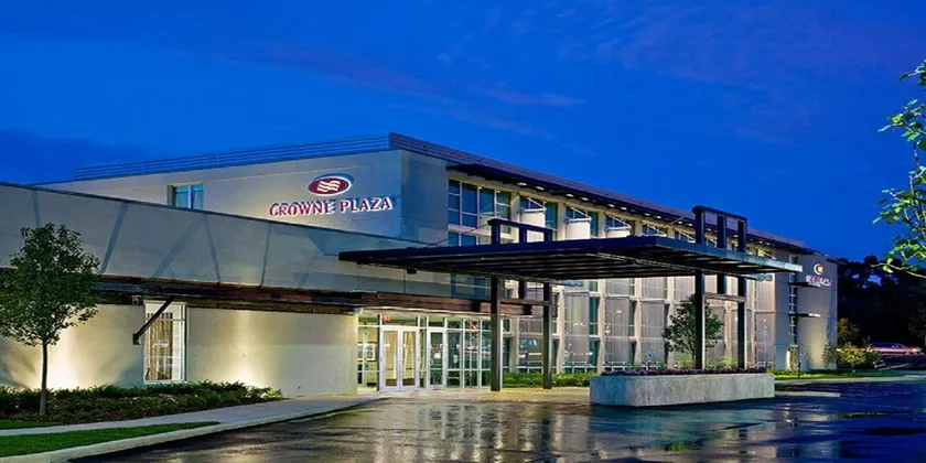 Crowne Plaza Hotel Glen Ellyn/Lombard by IHG - Image 1