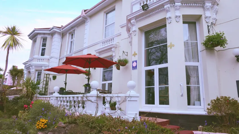Fleurie Guest House - Image 1