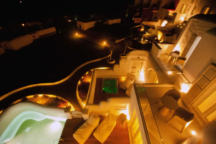 Golden Sun Hotel - Image 1