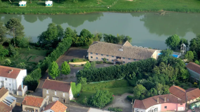N'Atura Hôtel - Image 1