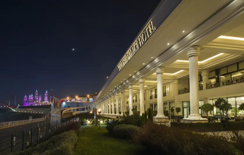 Vialand Palace Hotel - Image 1