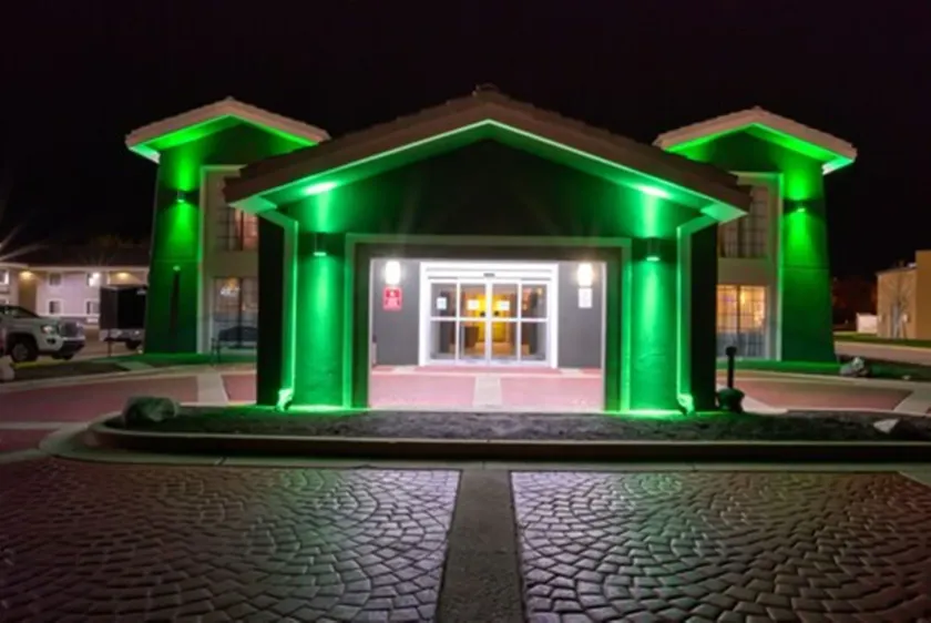 La Quinta Inn by Wyndham Champaign - Image 1