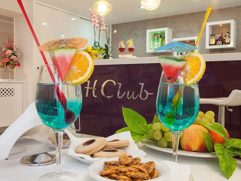 Hotel Club - Image 1