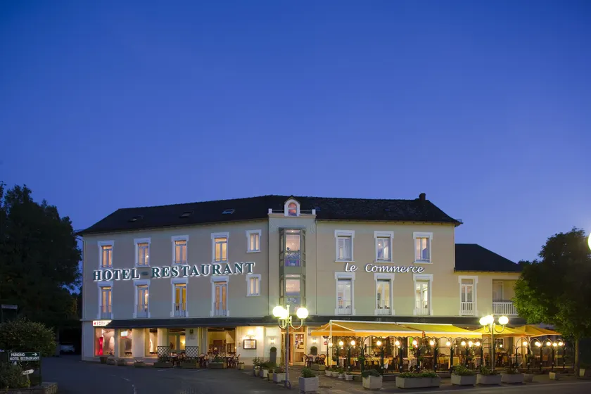 Logis Hôtel-Restaurant Le Commerce - Image 1