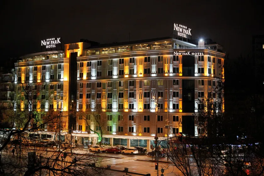 New Park Hotel - Image 1
