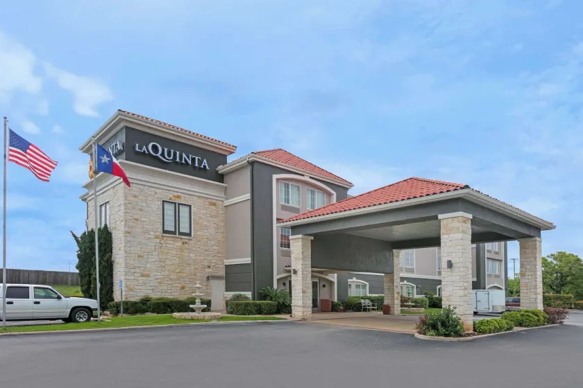 La Quinta by Wyndham Fredericksburg - Image 1