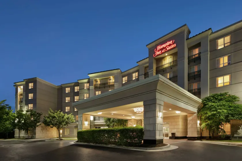 Hampton Inn & Suites Washington-Dulles International Airport - Image 1