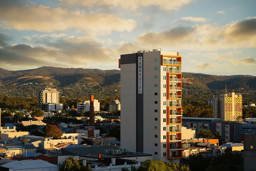 Toms Court Hotel - Image 1