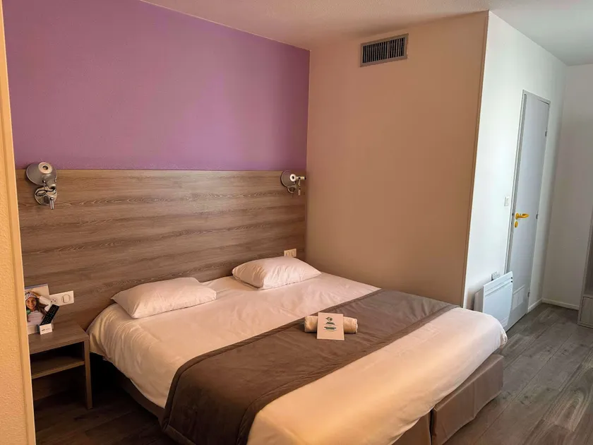 BRIT HOTEL CONFORT NEVERS Centre Gare - Image 1