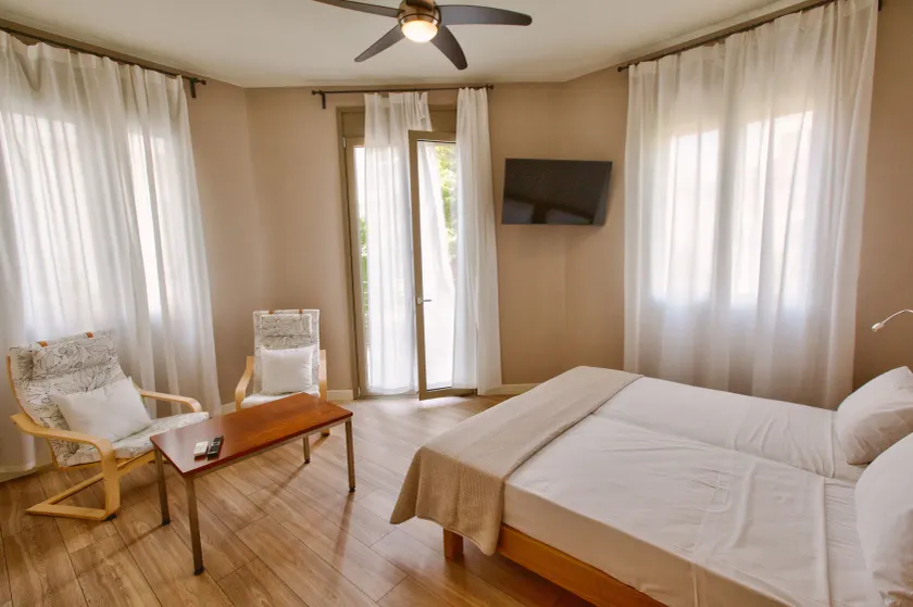 Casa Mia Apartments - Image 1