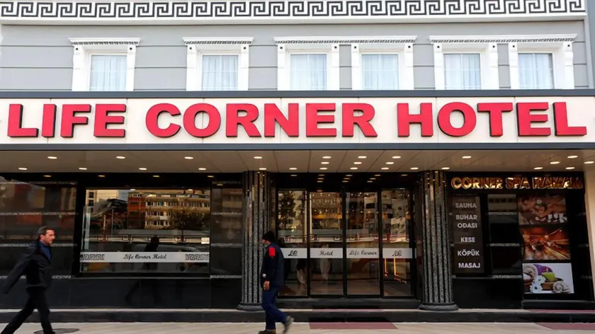 Life Corner Hotel - Image 1