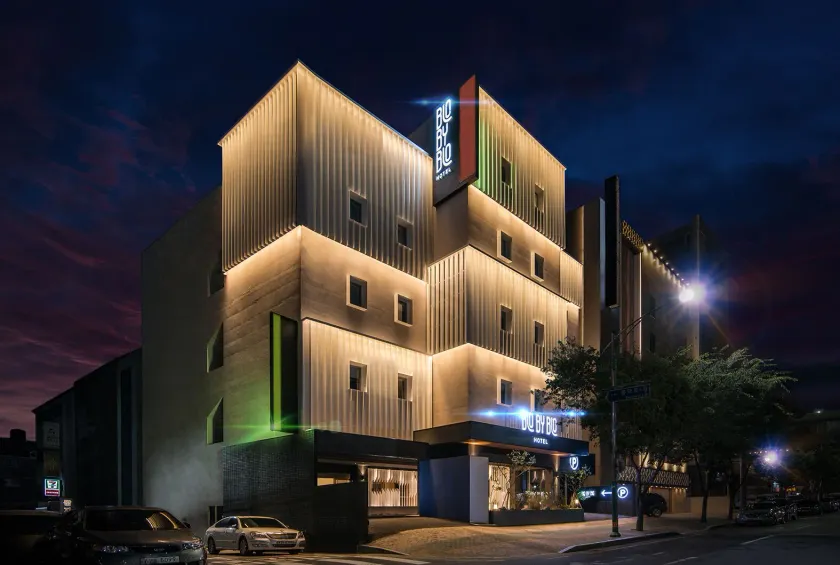 BLO BY BLO HOTEL - Image 1