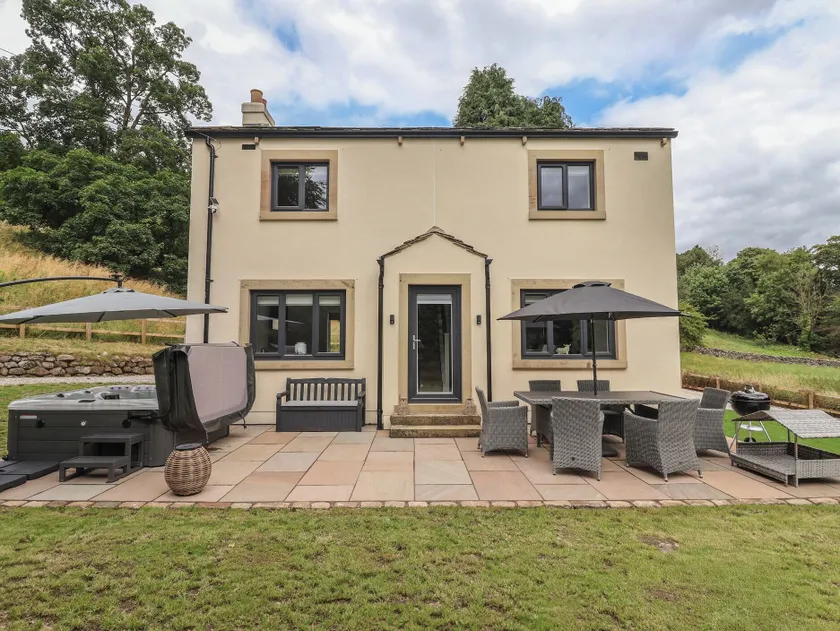 Wood Cottage - Image 1