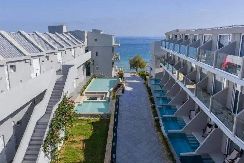 Golden Coast Suites - Image 1
