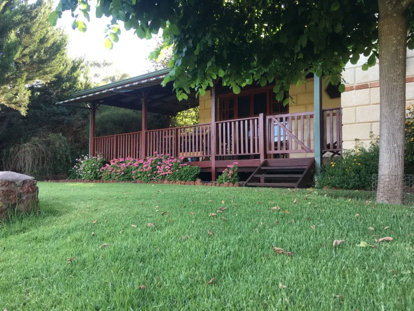 Clover Cottage Country Retreat - Image 1