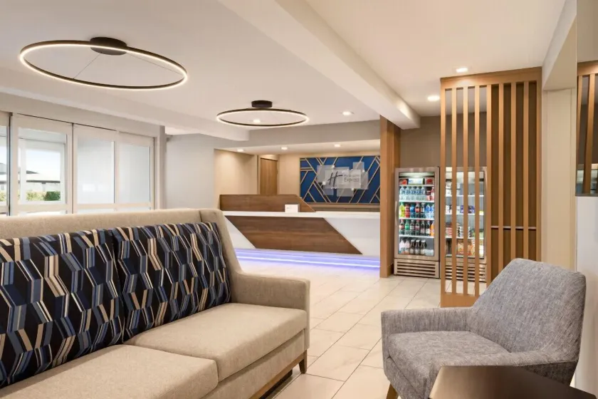 Holiday Inn Express - Bowling Green by IHG - Siddeområde i lobbyen