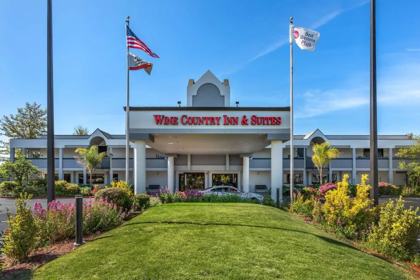 Best Western Plus Wine Country Inn & Suites - Image 1