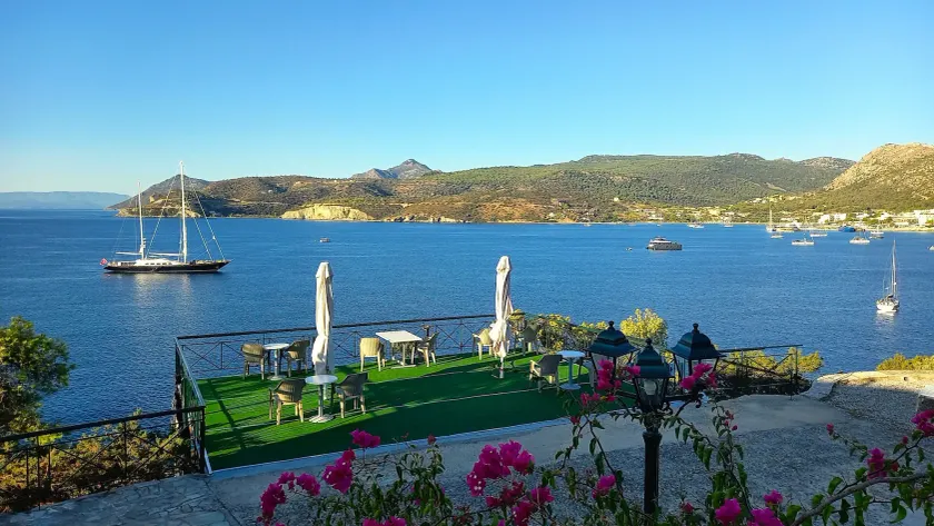 Kavos Bay Seafront Hotel - Image 1