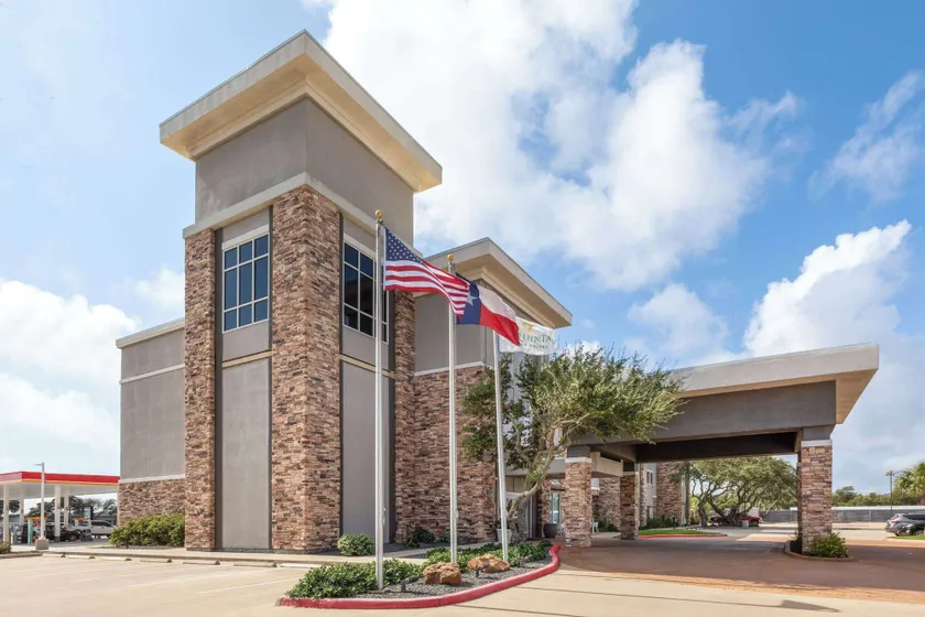 La Quinta by Wyndham Rockport - Fulton - Image 1