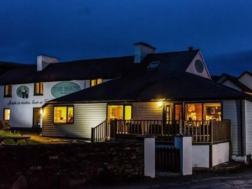 The Beach Day's Bar & B&B - Image 1