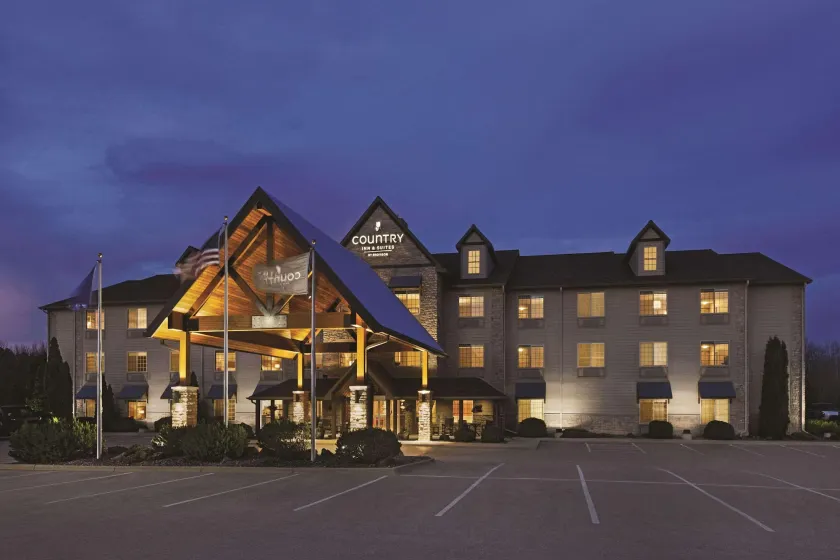 Country Inn & Suites by Radisson, Green Bay North - Image 1