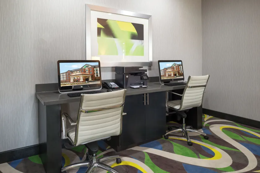 Holiday Inn Express and Suites Norman by IHG - Image 1