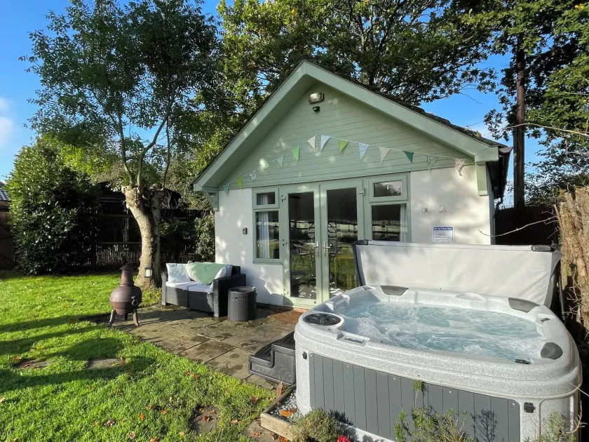 Pheasant Lodge - Image 1