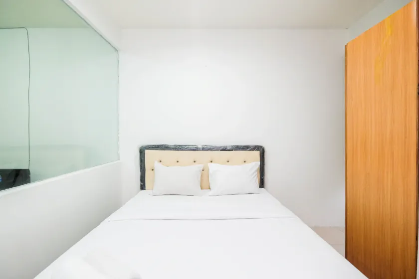 Comfortable and Homey Studio at Titanium Square Apartment By Travelio - Zimmer