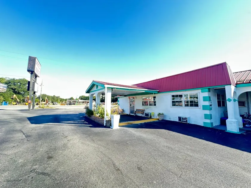 Motel Jesup Near US 301 - Image 1