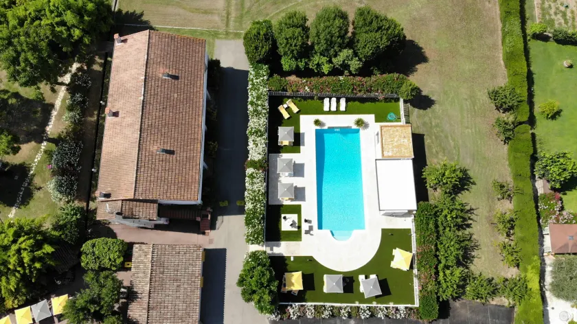Hotel du Bosquet - Image 1