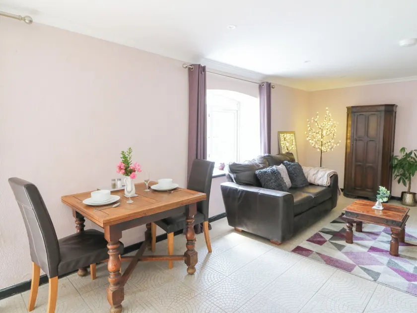 Garden Apartment - Image 1