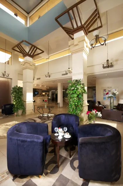 Swiss Inn Pyramids Golf Resort - Coin salon dans le hall