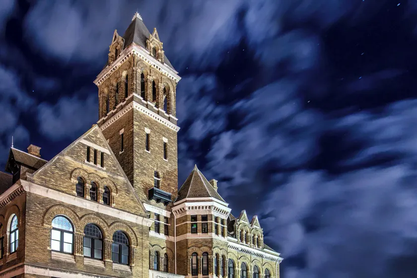 City Hall Grand Hotel - Image 1