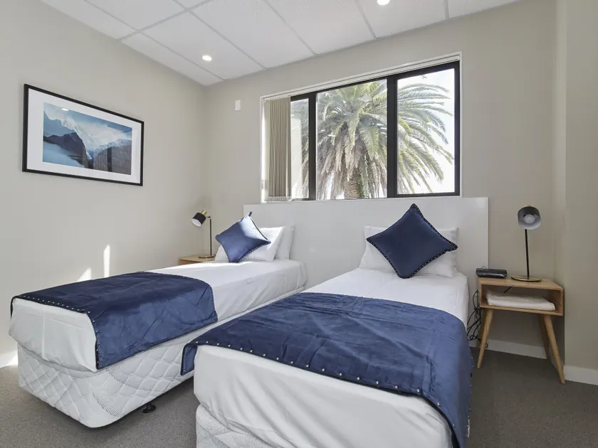 Three Palms Lodge - Image 1