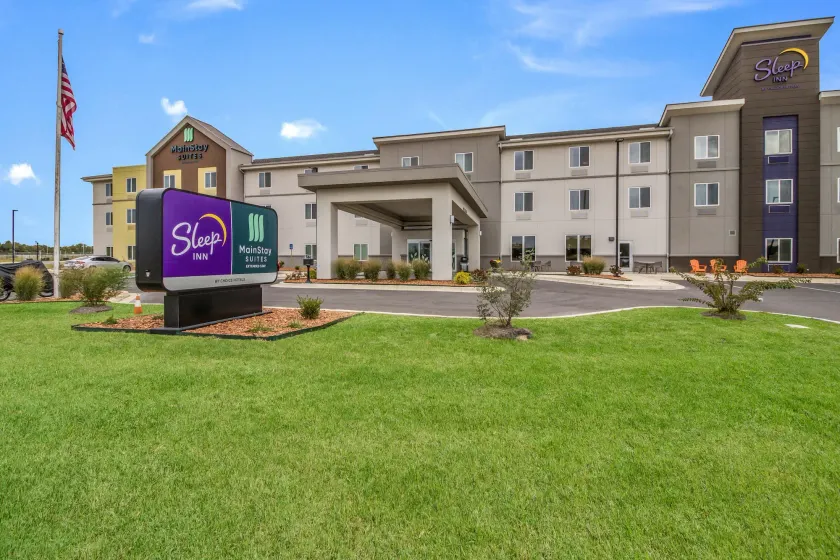 Sleep Inn at Discovery Park of America - Image 1