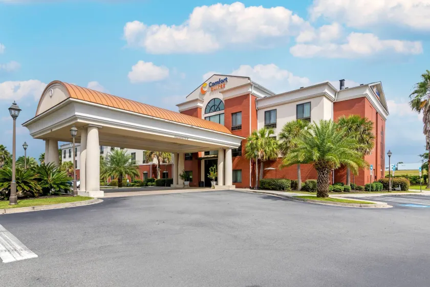 Comfort Suites Savannah North - Image 1