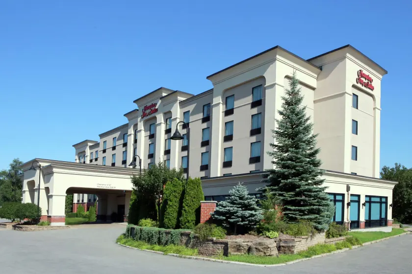 Hampton Inn & Suites by Hilton Laval - Image 1