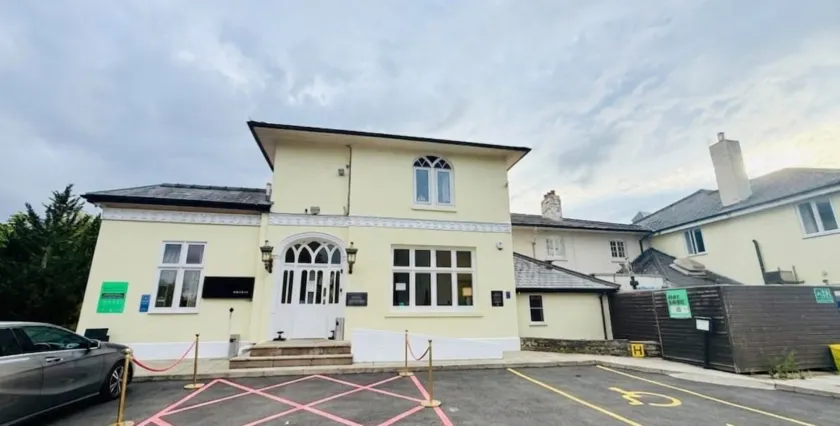 Wrexham Llyndir Hotel by Belvilla - Image 1