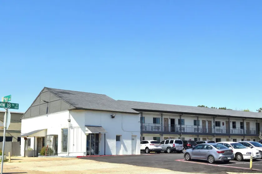Exclusivo Inn by OYO Grand Prairie, TX - Image 1