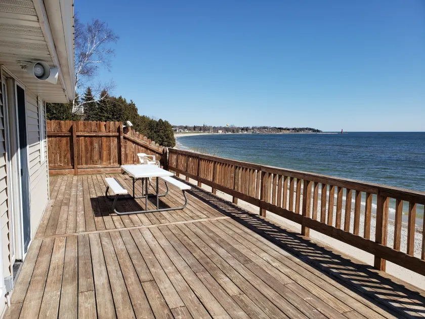 Algoma Beach Motel - Image 1