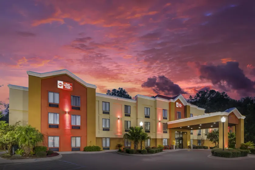 Best Western Plus Richmond Hill Inn - Image 1
