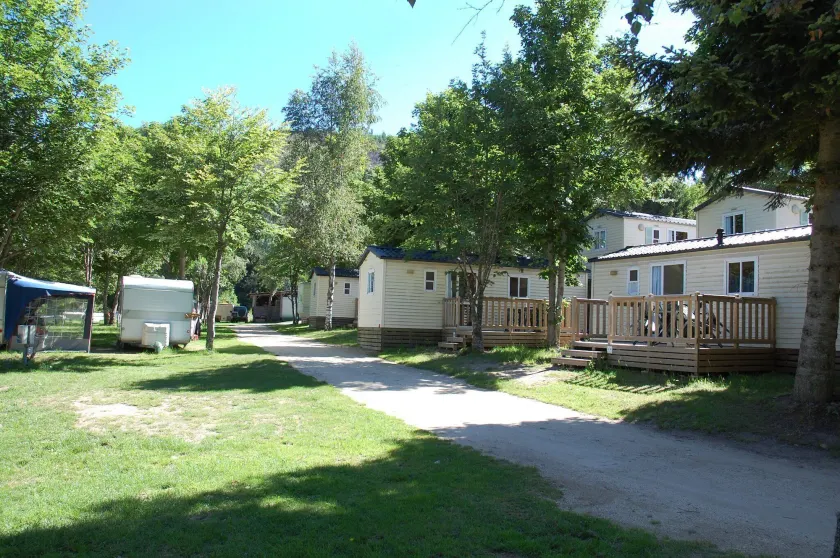Camping Hôtel Les Airelles Montagne Ardéchoise - Image 1